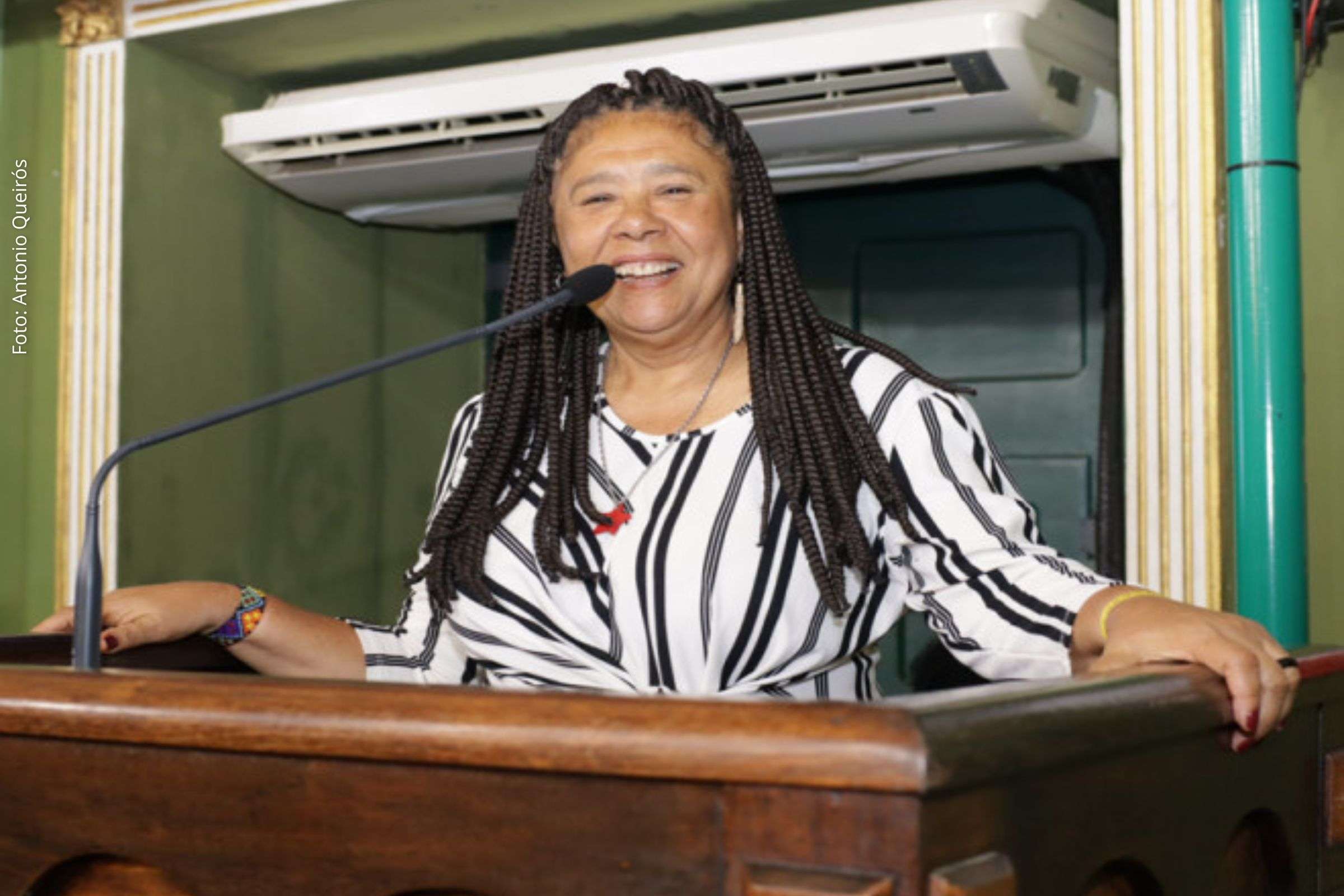 Iniciativa da vereadora Marta Rodrigues visa aumentar transparência e permitir que cidadãos acompanhem execução de obras municipais.