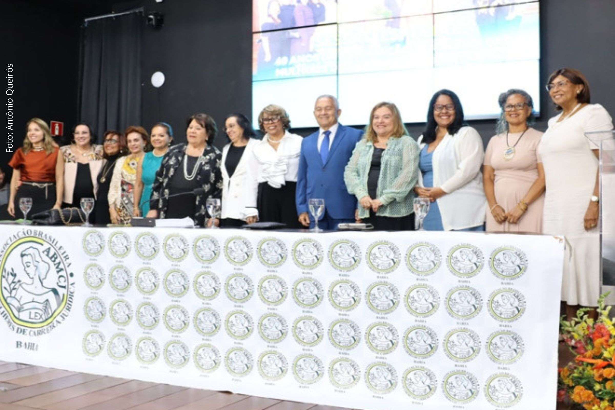 Sessão especial destacou a trajetória da associação e reconheceu o papel de mulheres na carreira jurídica.