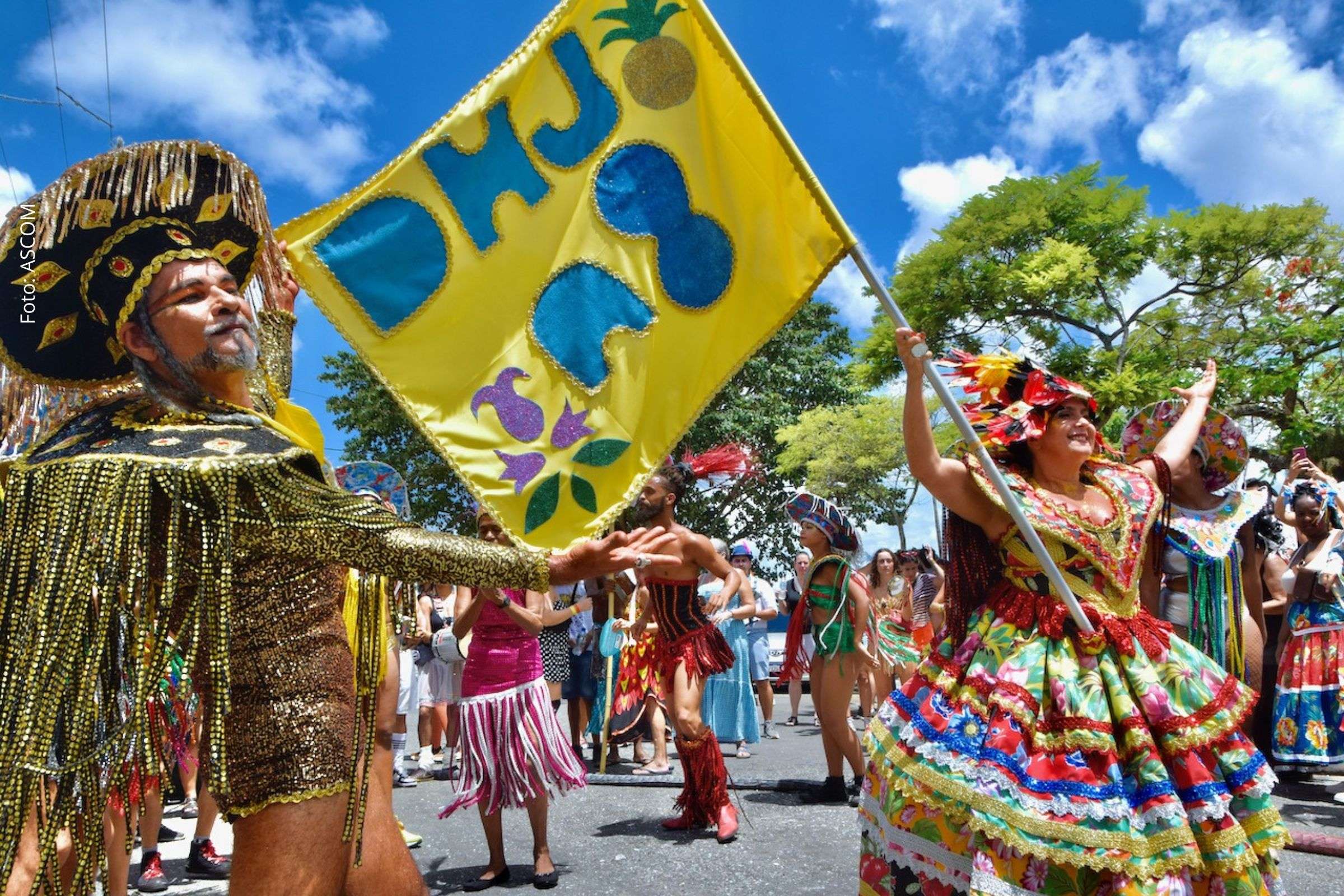 Festa reúne arrecadação, tradição do samba e atrações convidadas no pátio da Igreja de Santo Antônio.