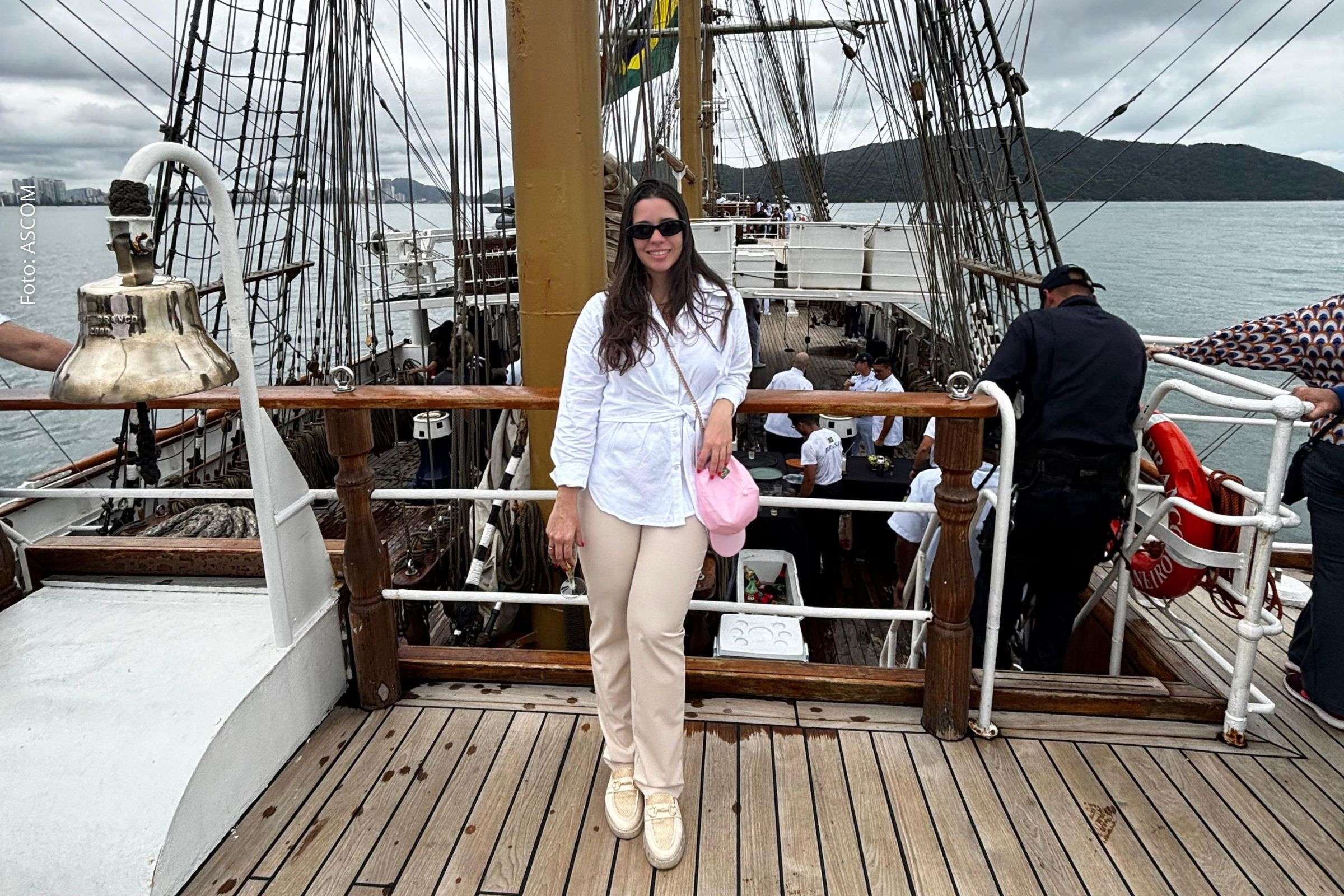 Larissa Nabuco navegou entre Santos e Rio de Janeiro a convite da Marinha do Brasil.