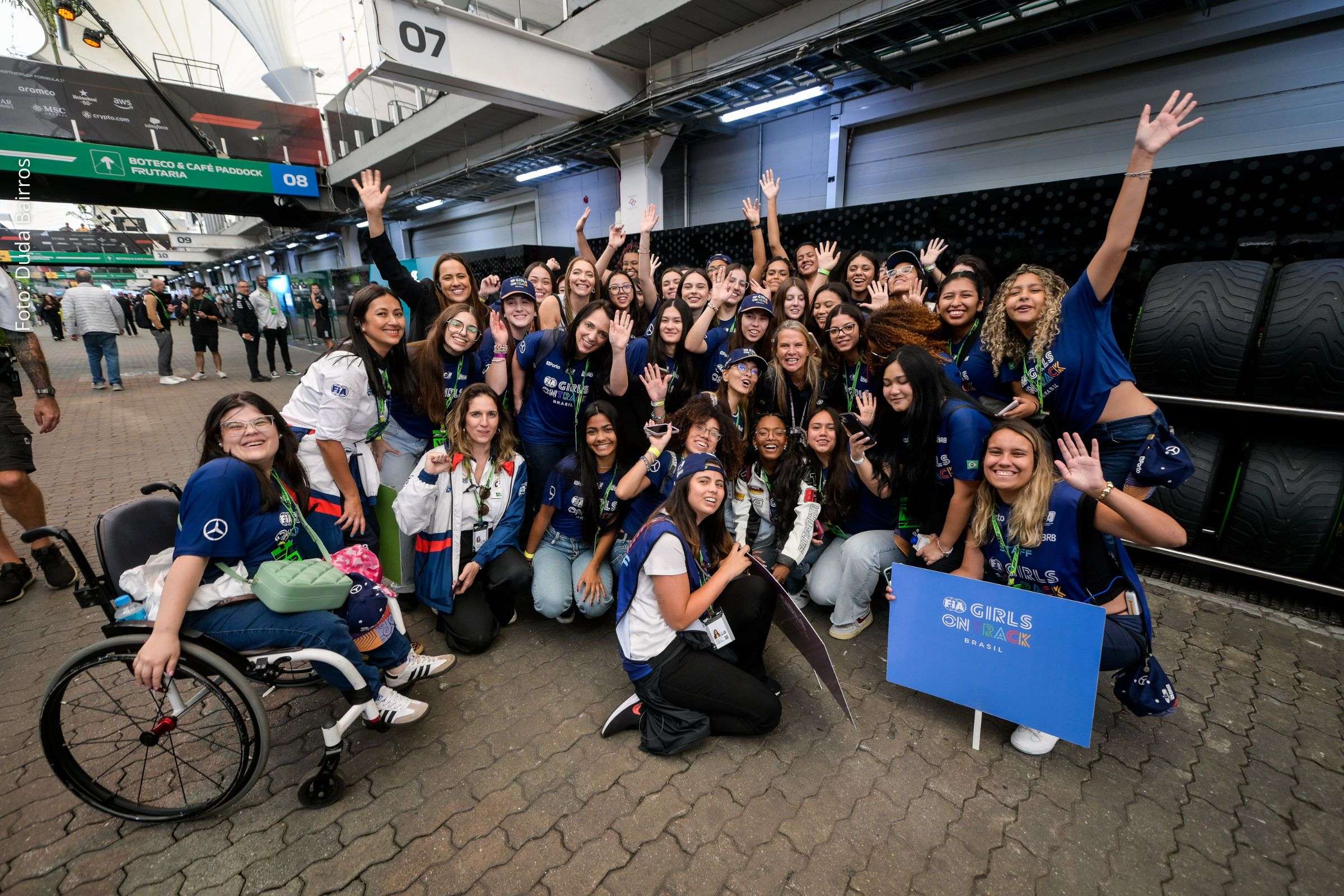 FIA Girls on Track Brasil leva 30 estudantes ao GP de São Paulo para vivência exclusiva no automobilismo