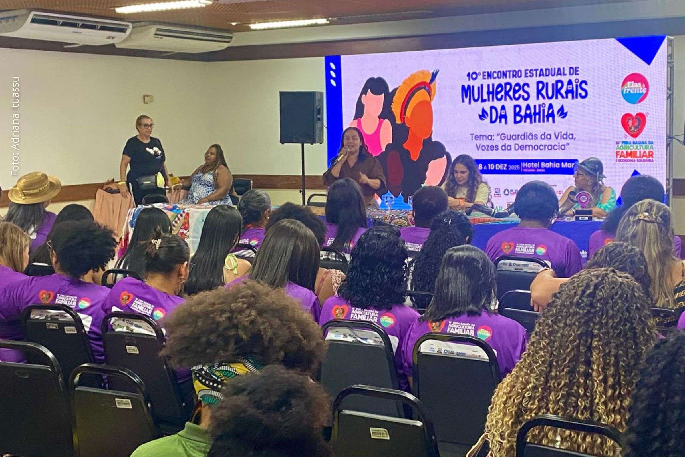 Mulheres rurais da Bahia apresentam propostas e marcham na orla para abertura da Febafes em Salvador
