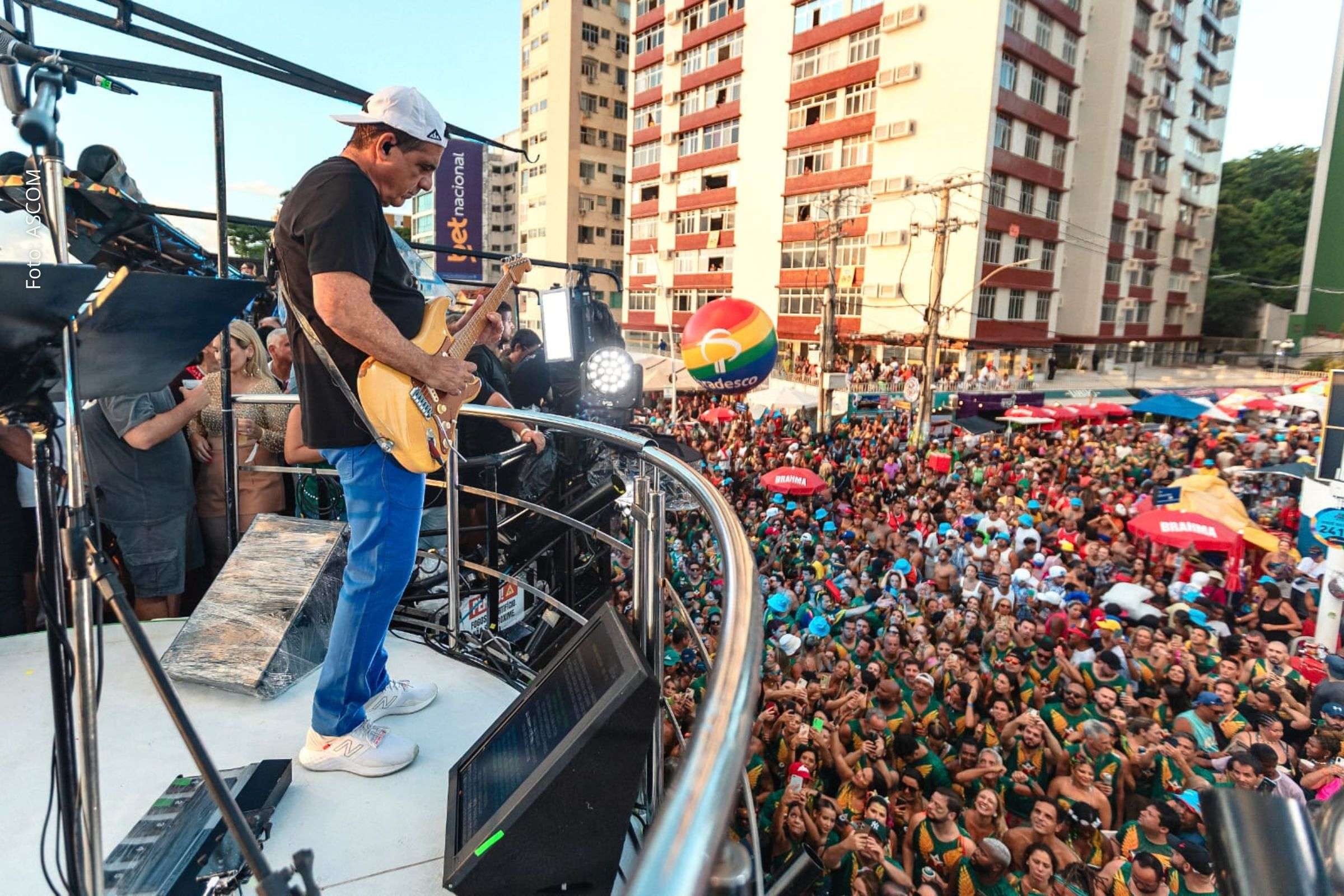 Bloco Me Abraça confirma 23º desfile com Durval Lelys no Carnaval 2026 em Salvador