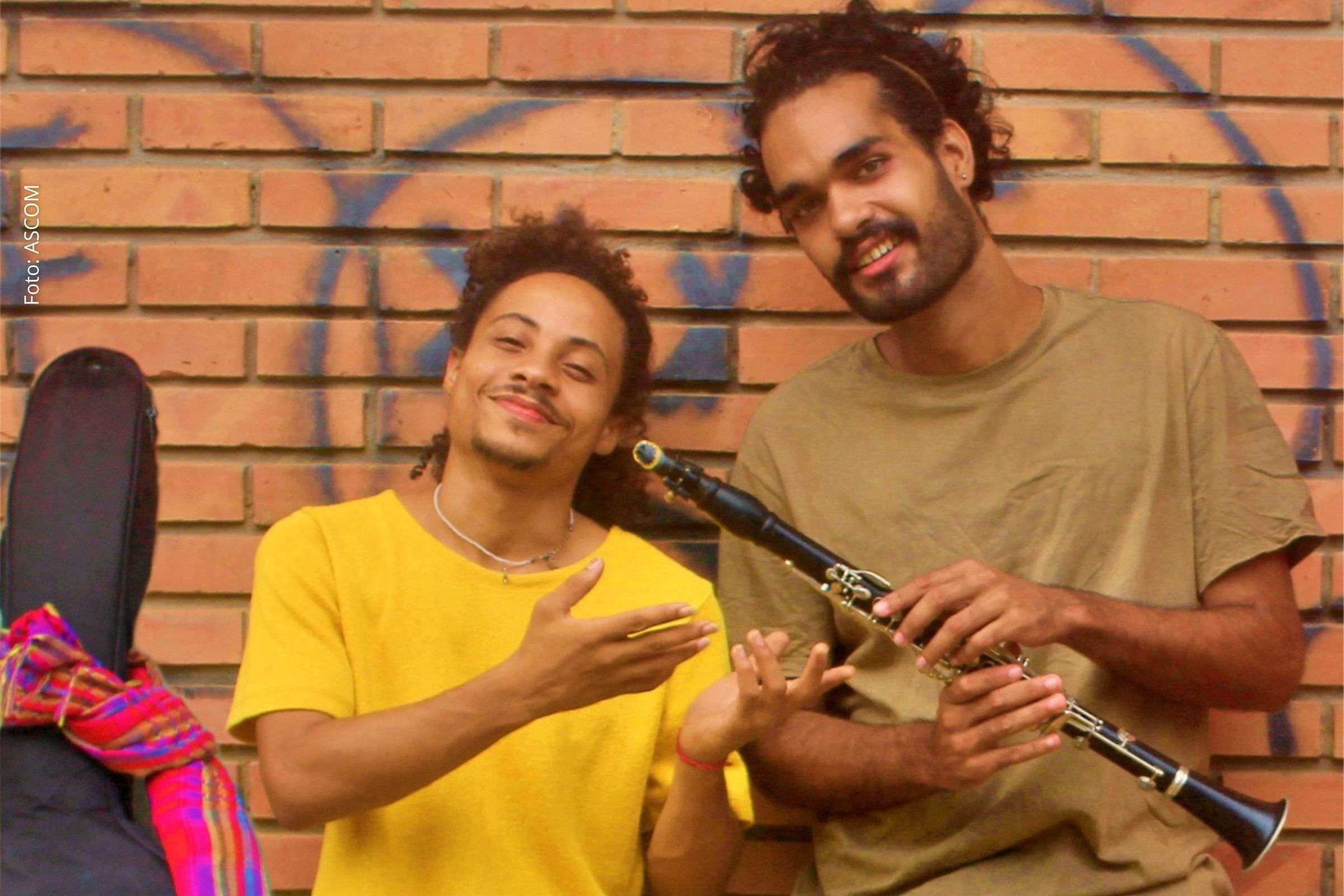 Salvador: Duo Guiné do Vale estreia no Segundas do Chorinho com performance dedicada à música instrumental brasileira
