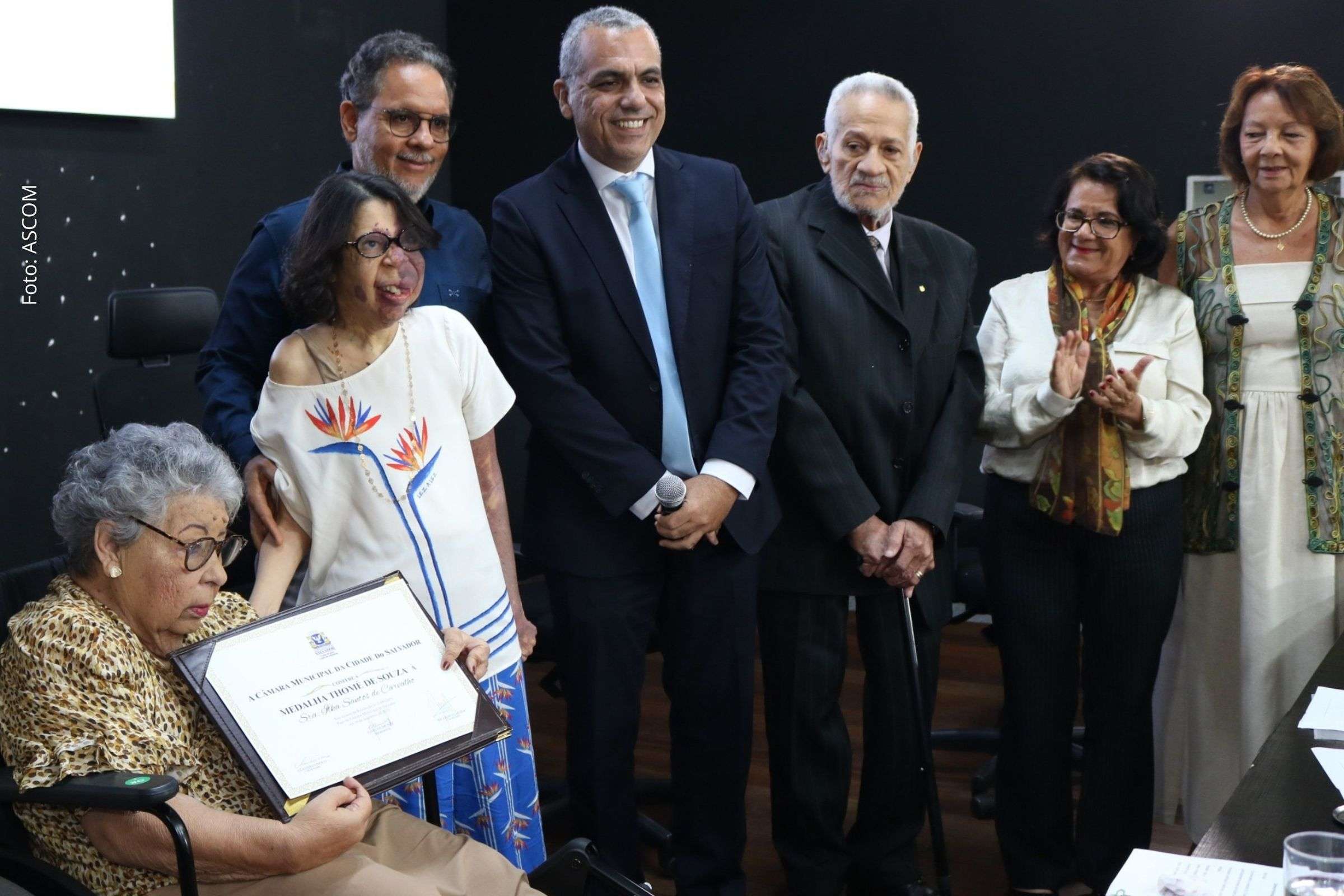 Ilka Carvalho recebe Medalha Thomé de Souza e destaca atuação histórica na APAE de Salvador