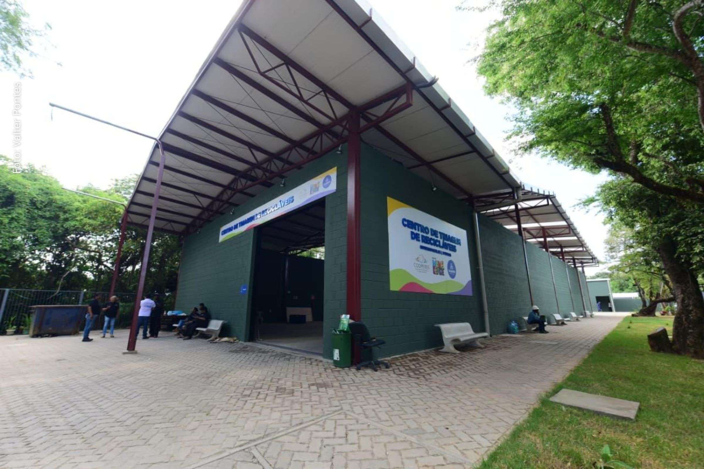Equipamento entregue em Ilha Amarela fortalece a reciclagem, melhora condições de trabalho e integra ações de requalificação urbana.