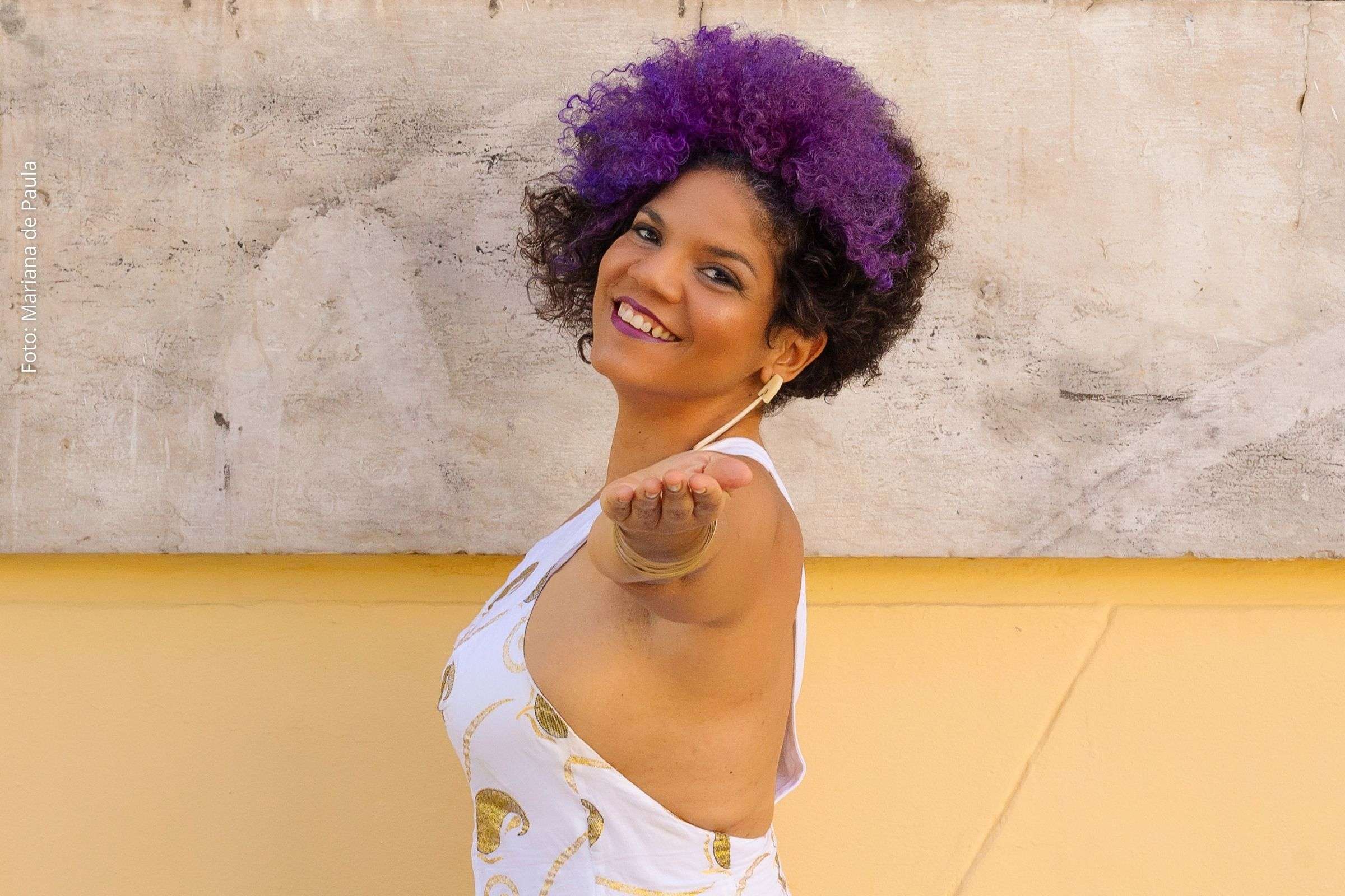 Cantora e pesquisadora assume madrinhagem do cortejo, que homenageia Riachão e passa a integrar o Calendário Oficial de Eventos de Salvador.