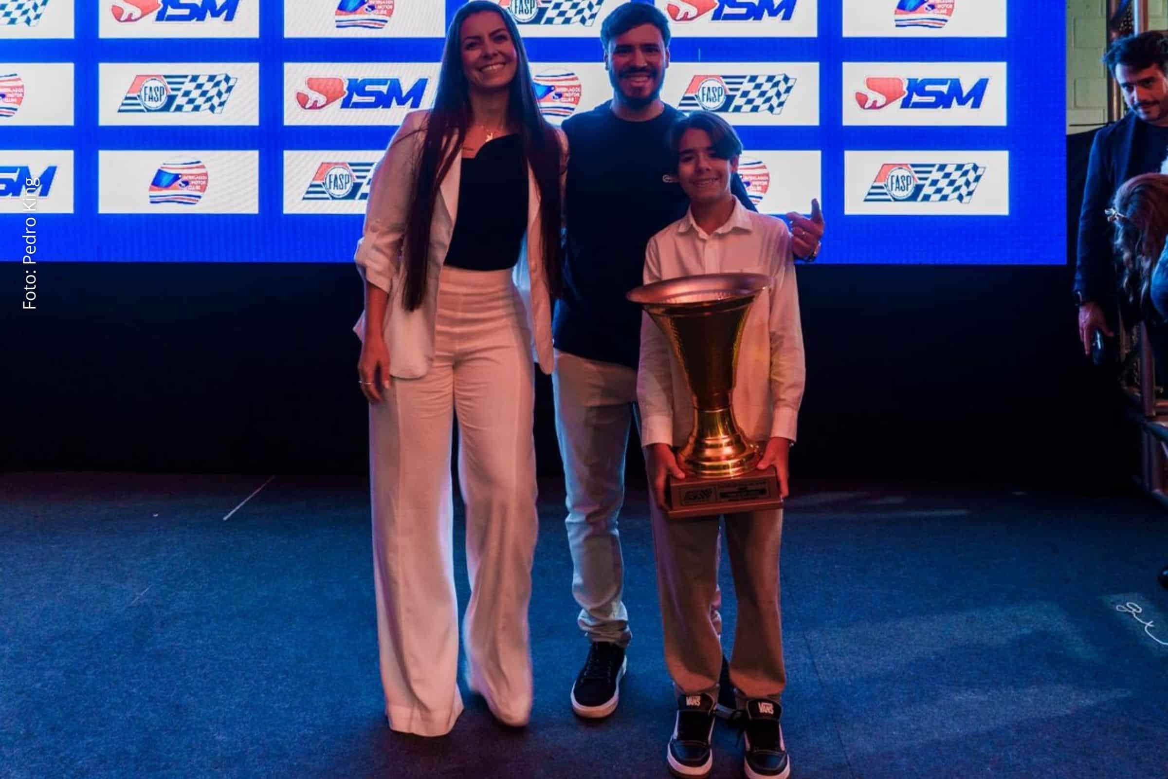 Rafael Guimarães recebe troféu de campeão da Copa São Paulo Light 2025 em Interlagos e projeta estreia na OK-N Júnior