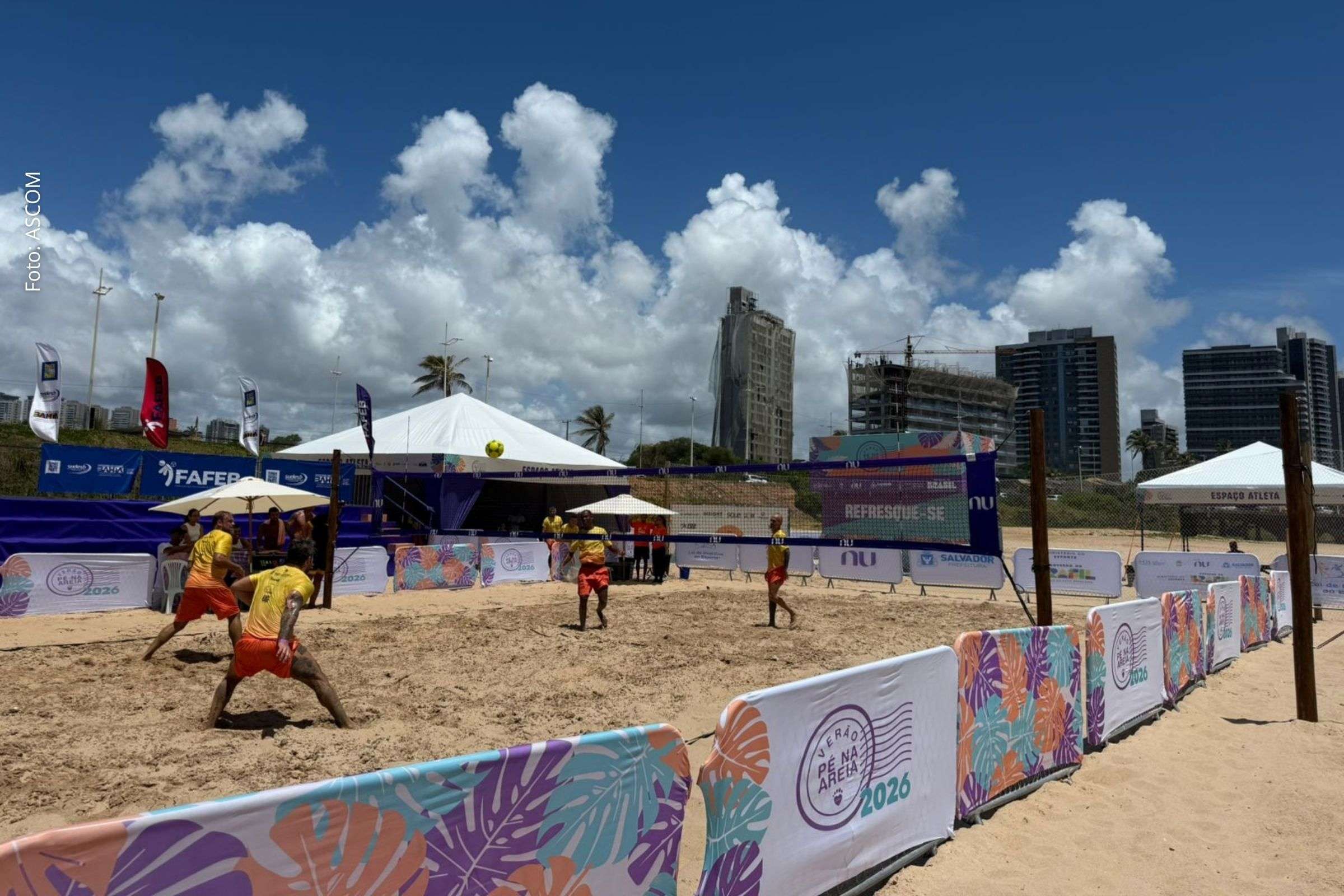 Projeto ocupa a região da 3ª ponte até março e reúne esporte de areia, bem-estar e programação musical gratuita.