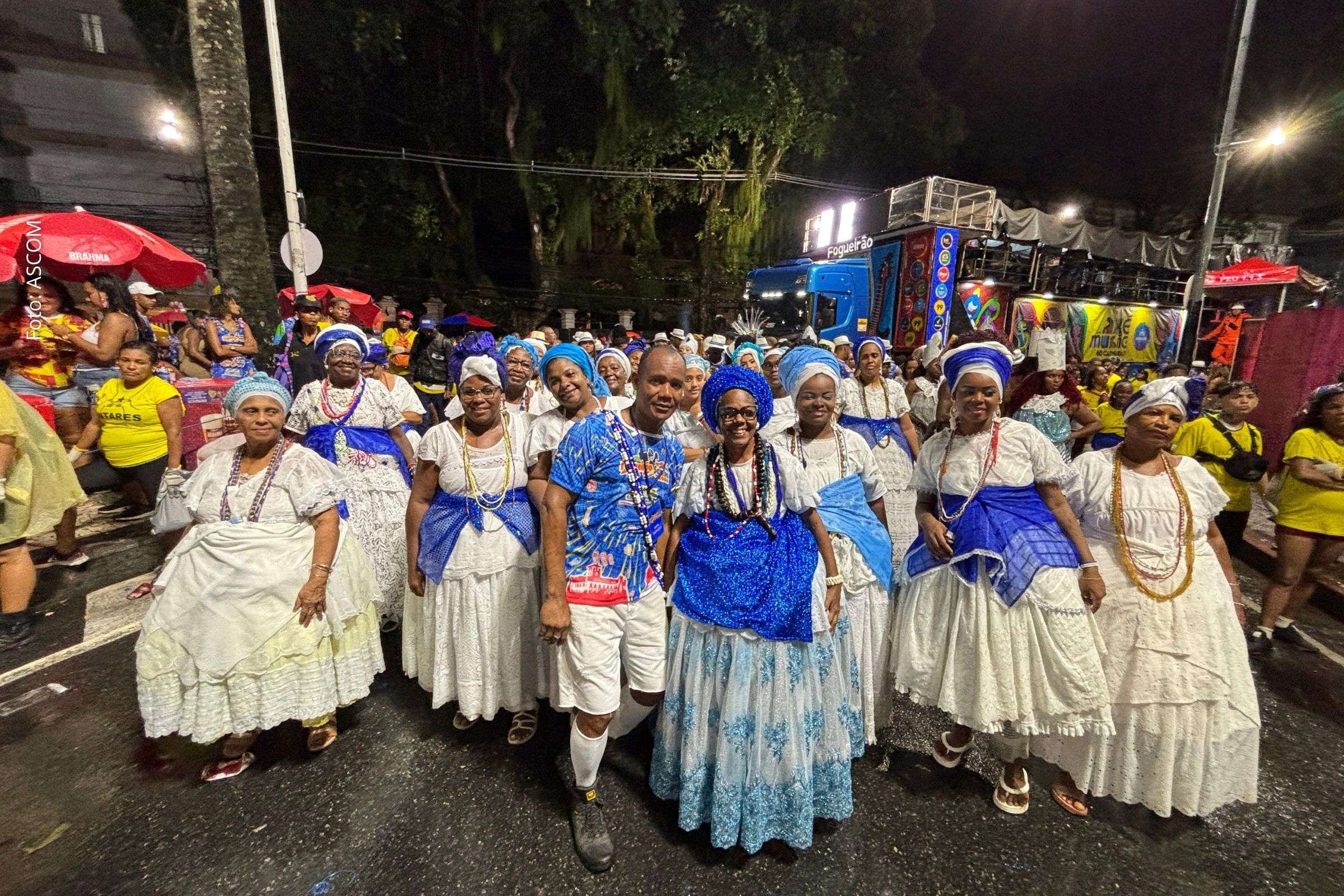 Bloco Fogueirão Samba de Roda desfila no Campo Grande com tributo às Mães do Samba e shows no primeiro dia do Carnaval de Salvador