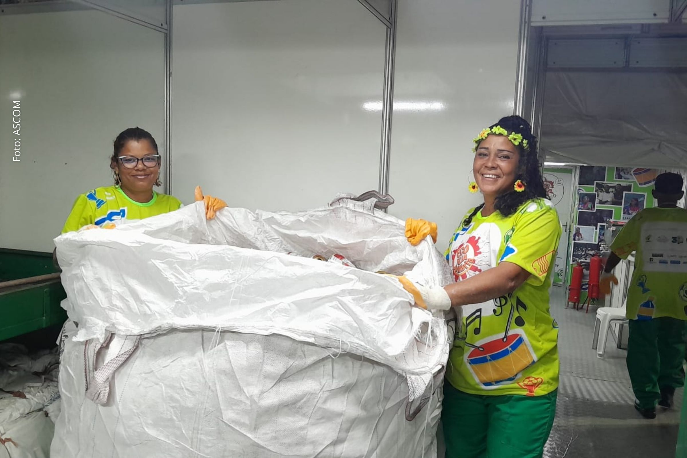 Carnaval de Salvador inicia coleta inédita de vidro, mobiliza 2,5 mil catadores e prevê retirada de até 170 toneladas de recicláveis das ruas