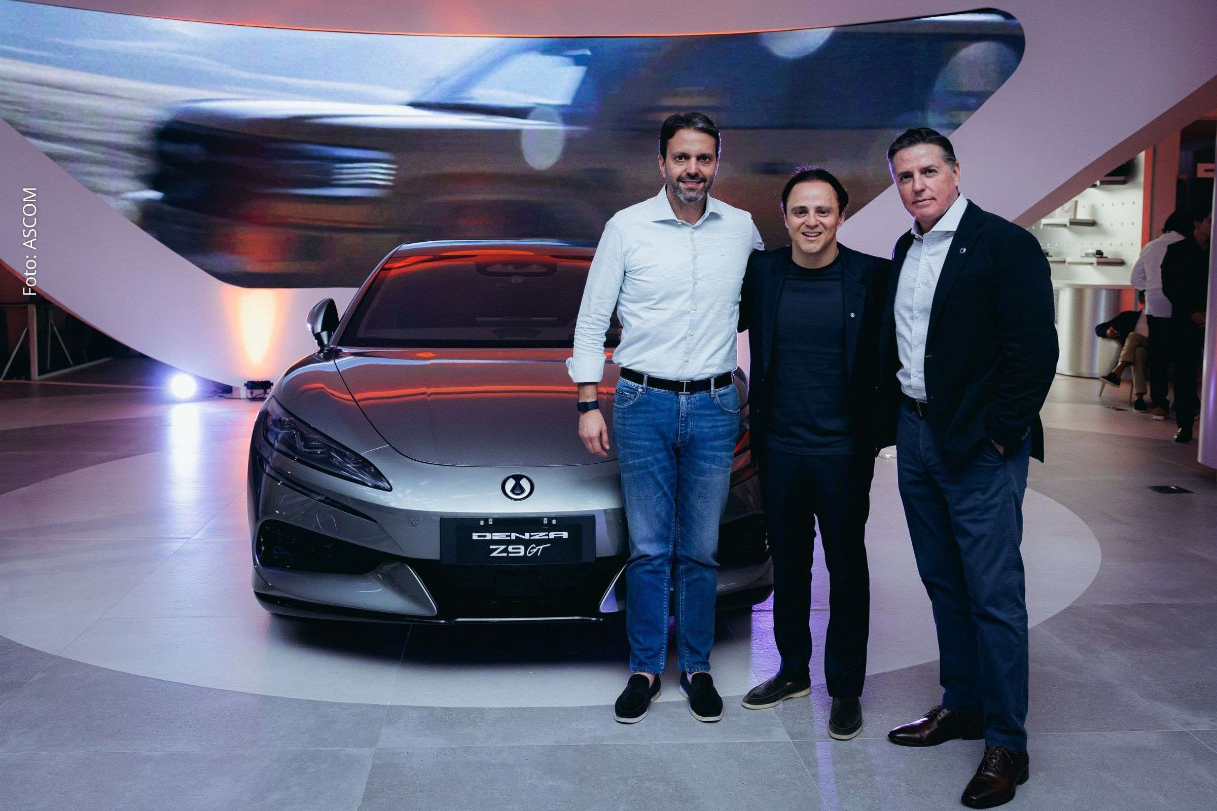Denza entrega primeiro Z9 GT elétrico a Felipe Massa no Brasil e confirma lançamento do cupê premium em 2026