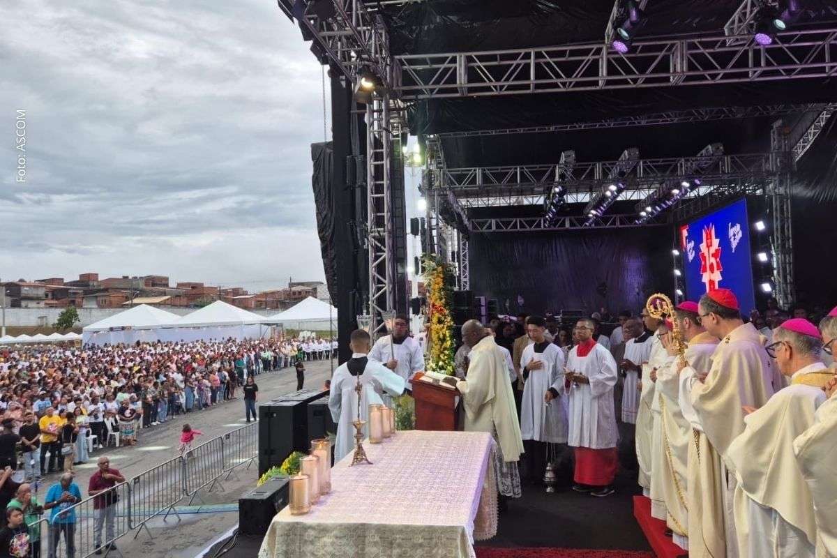 Diocese de Camaçari celebra 15 anos com 20 mil fiéis, missa campal e apoio da SETUR, impulsionando turismo religioso na Costa dos Coqueiros