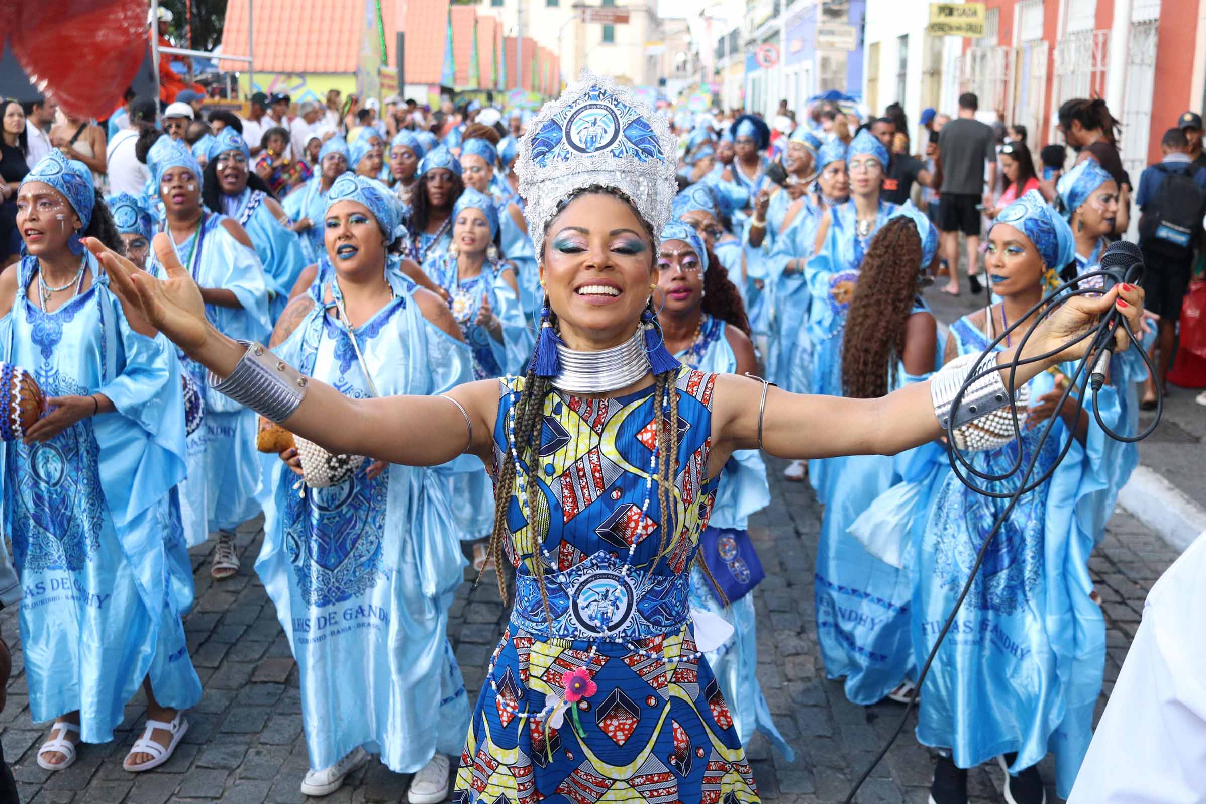 Filhas de Gandhy abrem Carnaval 2026 com mil mulheres e homenagem ao orixá dos tambores