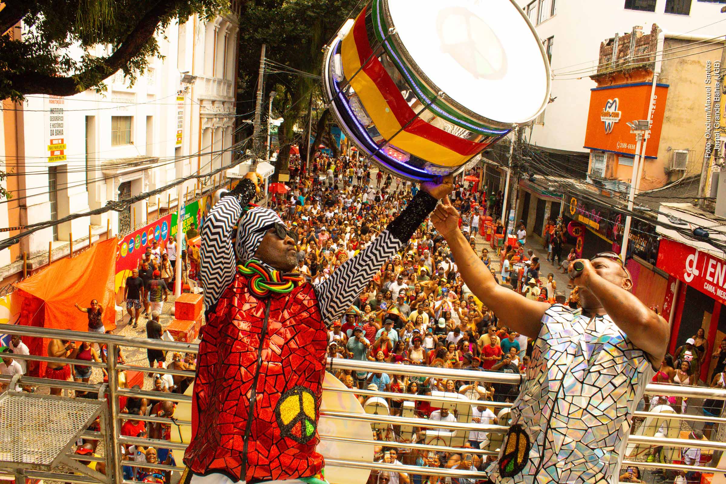 Olodum leva pipoca ao Circuito Osmar e arrasta multidão no Carnaval 2026 de Salvador