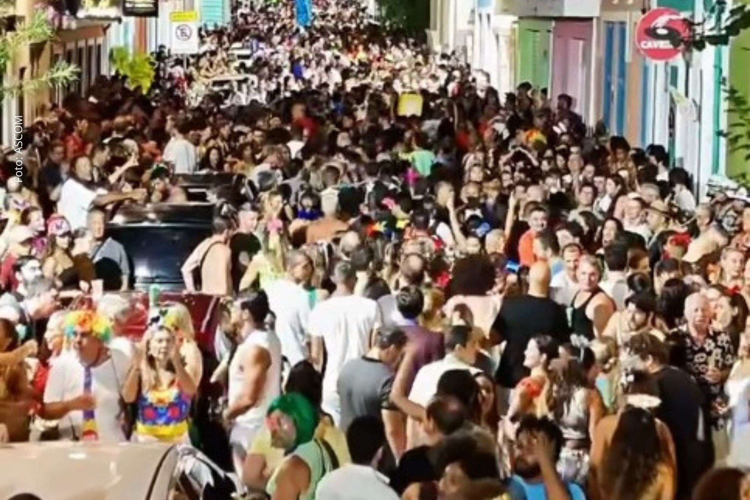 Festa comunitária sem cordas e sem trios elétricos reúne desfiles organizados por moradores e pela Associação de Blocos do Santo Antônio (Absanto).