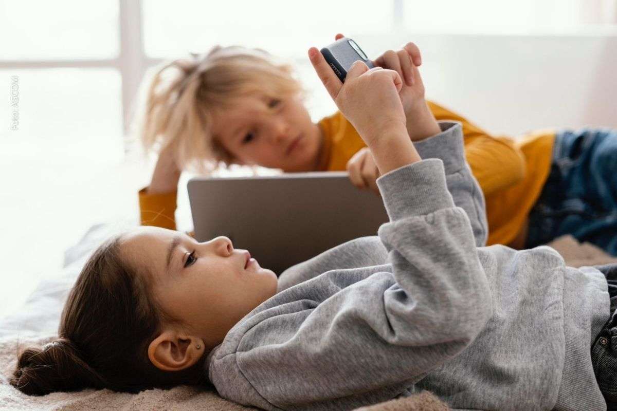 Uso excessivo de telas na infância compromete desenvolvimento emocional, cognitivo e social
