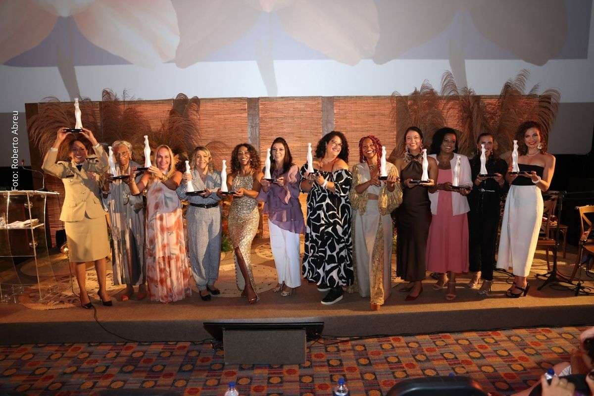 Escritora Mariana Paiva vence Voto Popular do Prêmio Barra Mulher 2026 em Salvador; Evento homenageia 12 lideranças femininas