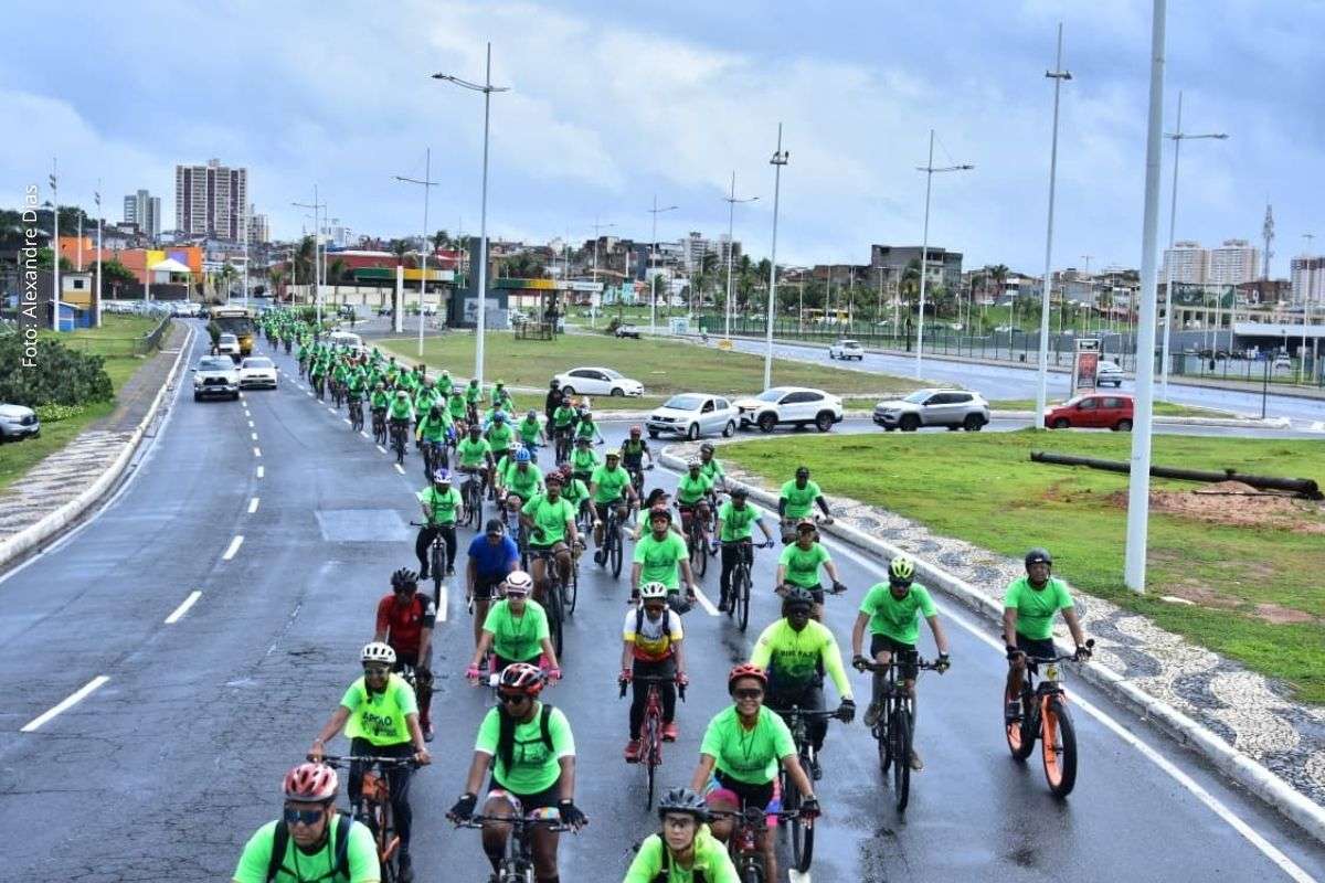Pedal da Cidade reúne ciclistas na orla de Salvador, promove mobilidade sustentável e integra aniversário de 477 anos