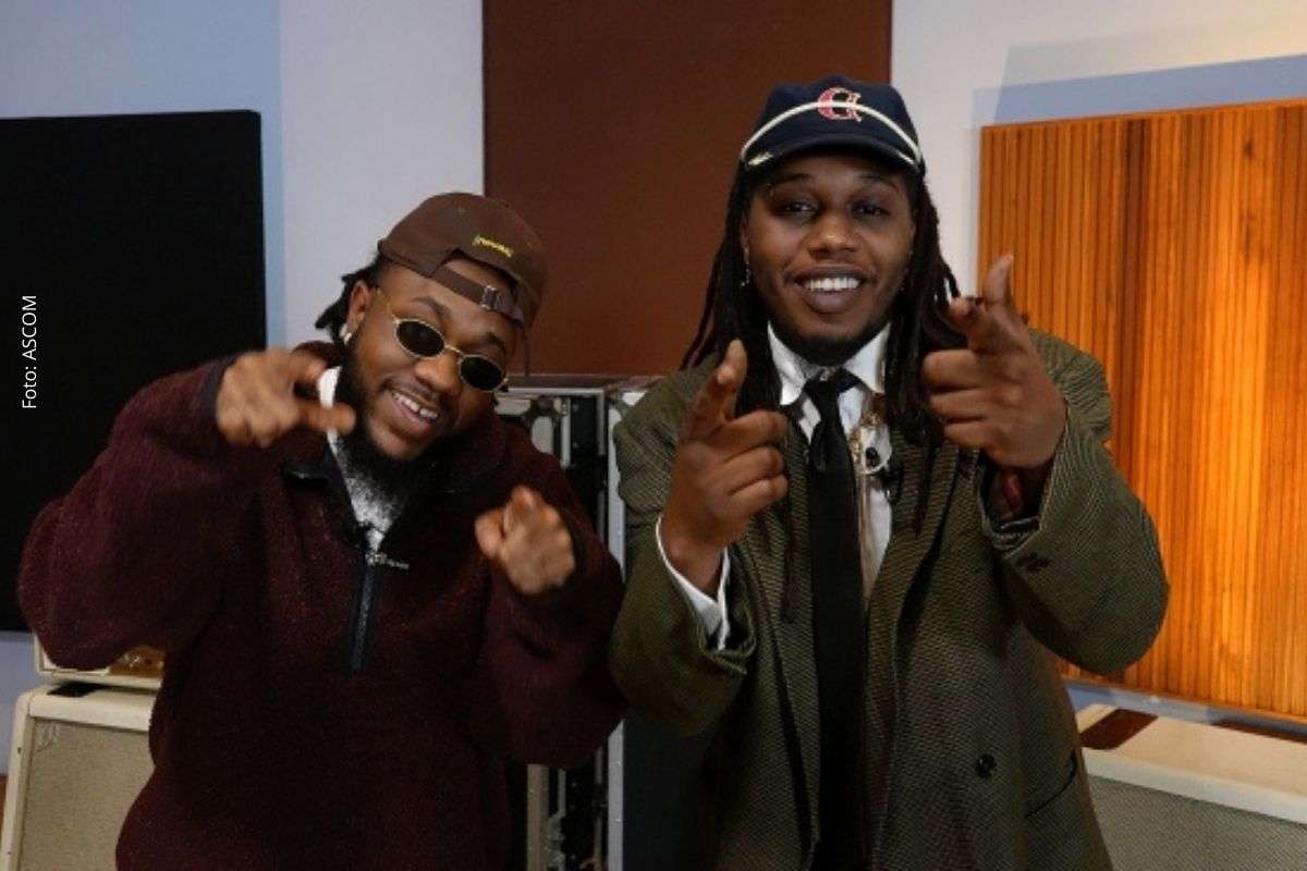 Dupla da Baixada Fluminense participa da série musical e mostra canções próprias após trajetória iniciada em apresentações nas estações de trem do Rio de Janeiro.