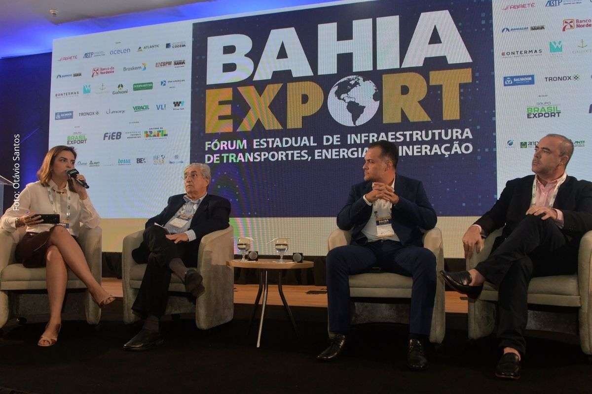 Debate destaca potencial da Baía de Todos-os-Santos e desafios para infraestrutura e integração regional.