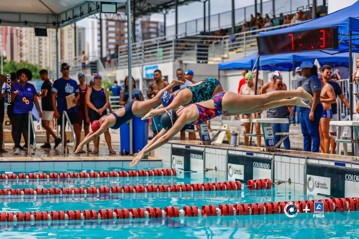 Evento inédito acontece na Piscina Olímpica da Bahia com competições simultâneas.