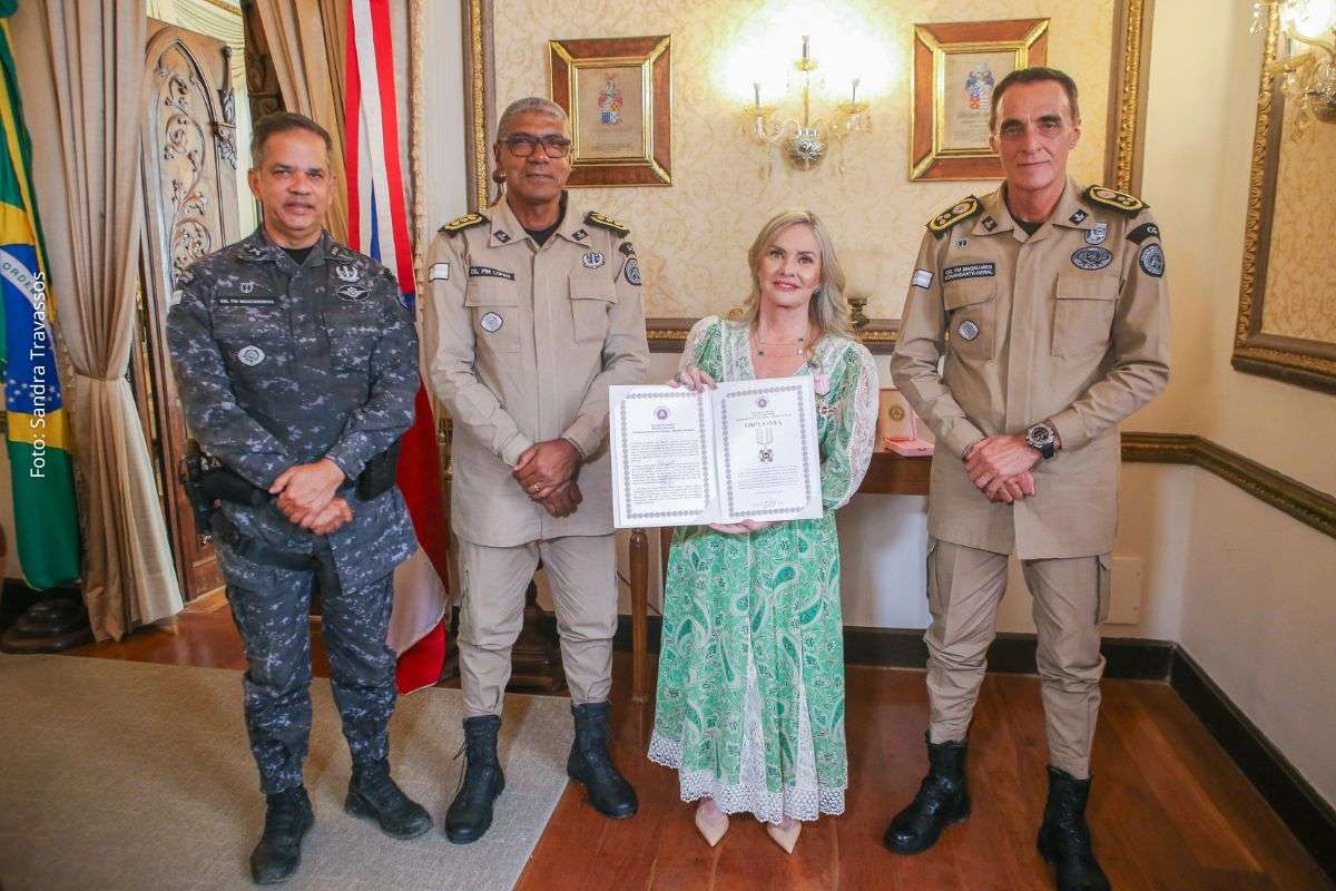 Honraria reconhece atuação em defesa da sociedade, valorização das mulheres e contribuição para a segurança pública.