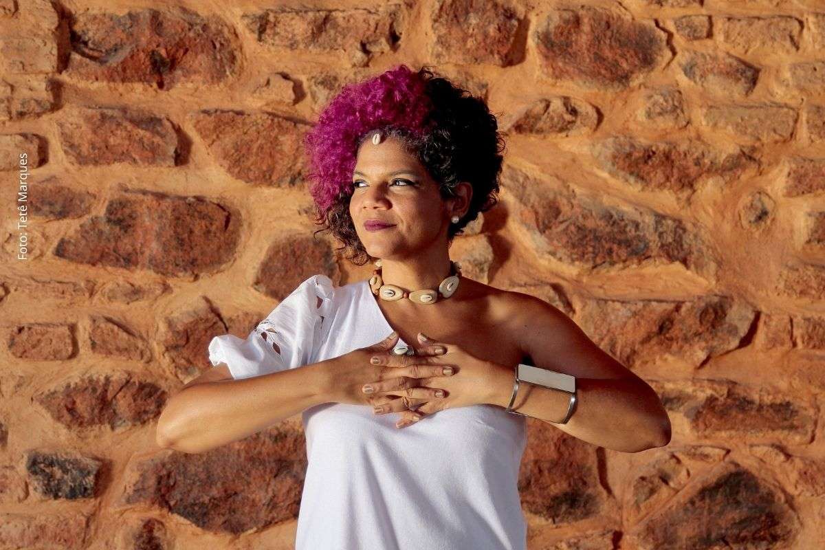 Show reúne repertório autoral, releituras e trajetória artística da multiartista baiana em Salvador.