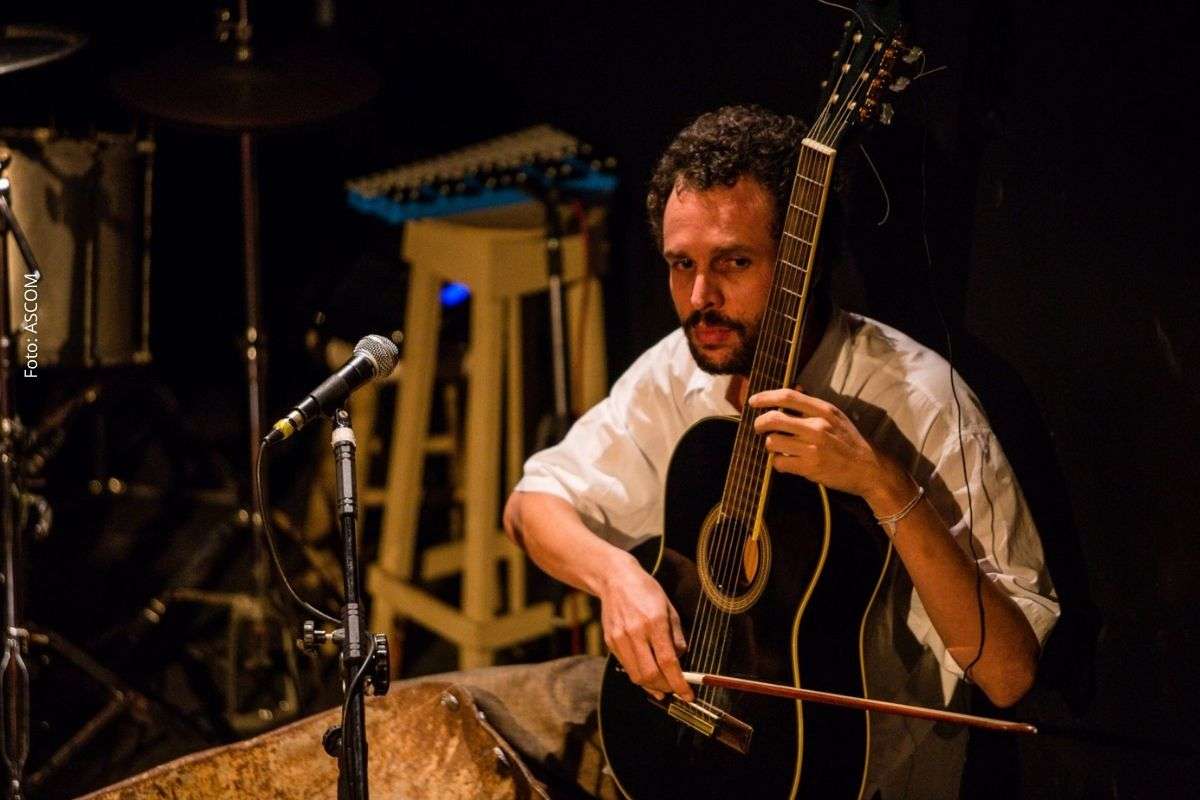 Teatro Gamboa abre agenda de abril de 2026 com instalação inédita, performance artística e show solo em Salvador