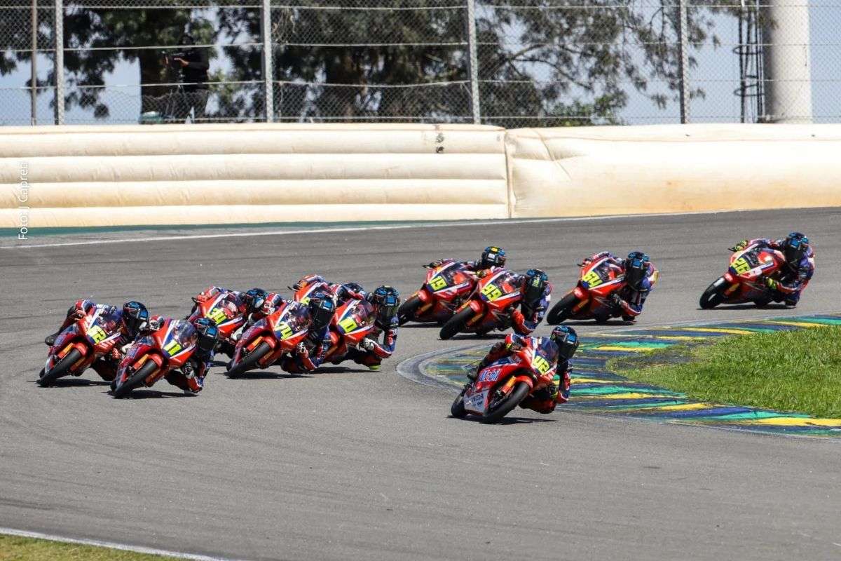 Moto4 Latin Cup 2026: Alberto Enriquez vence em Interlagos com disputas decididas nos milésimos de segundo