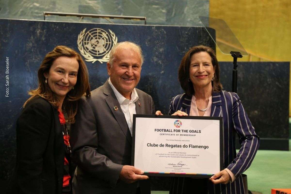Ídolo do futebol representa clube em iniciativa global da ONU e reforça compromisso com sustentabilidade e direitos humanos.