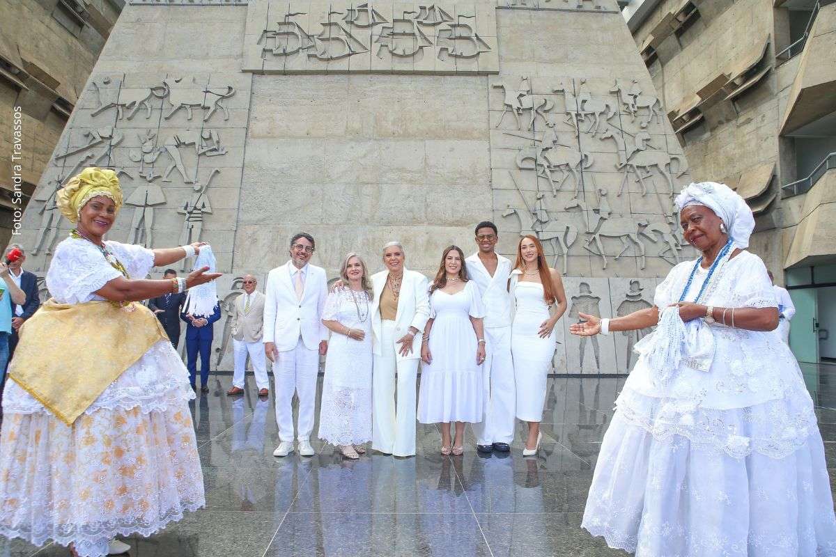 Sessão especial na Assembleia Legislativa da Bahia destacou a contribuição de Astrid Fontenelle para projetos de leitura, cultura e comunicação no estado.