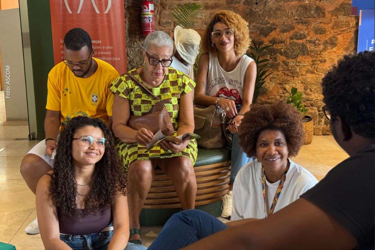 Agenda da Casa das Histórias de Salvador e da Galeria Mercado reúne oficinas, cineclube, espetáculo infantil e formação online ao longo de maio de 2026.
