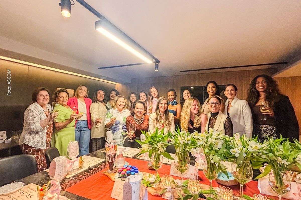 Projeto idealizado por Camila Raenck reuniu participantes em Salvador para uma imersão voltada à atenção plena, conexões humanas e experiências sensoriais.