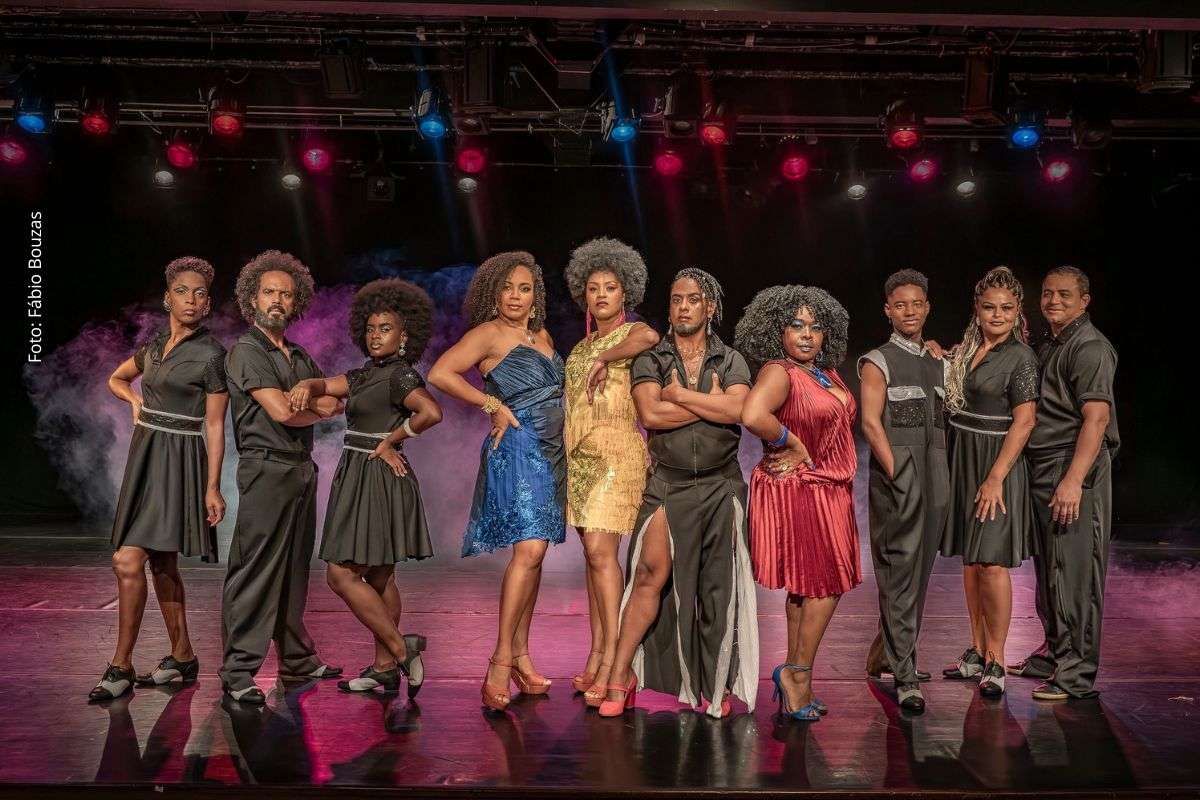 Musical em homenagem a Elza Soares encerra temporada em Salvador com sessão acessível no Teatro Módulo