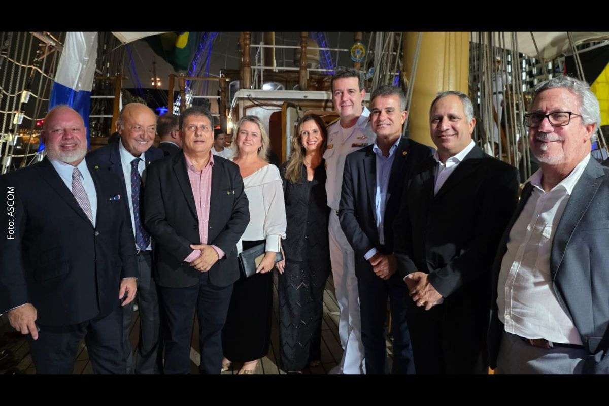 Encontro promovido pela Marinha no Navio Cisne Branco reuniu representantes de instituições ligadas ao setor marítimo, economia e cultura náutica na Bahia.