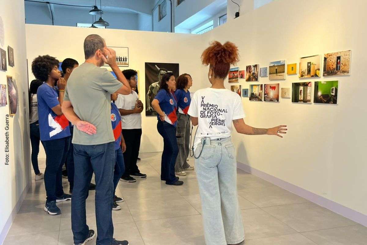 Iniciativa do Governo da Bahia promove visitas guiadas, oficinas pedagógicas e acesso ao patrimônio histórico e artístico para estudantes da rede estadual.