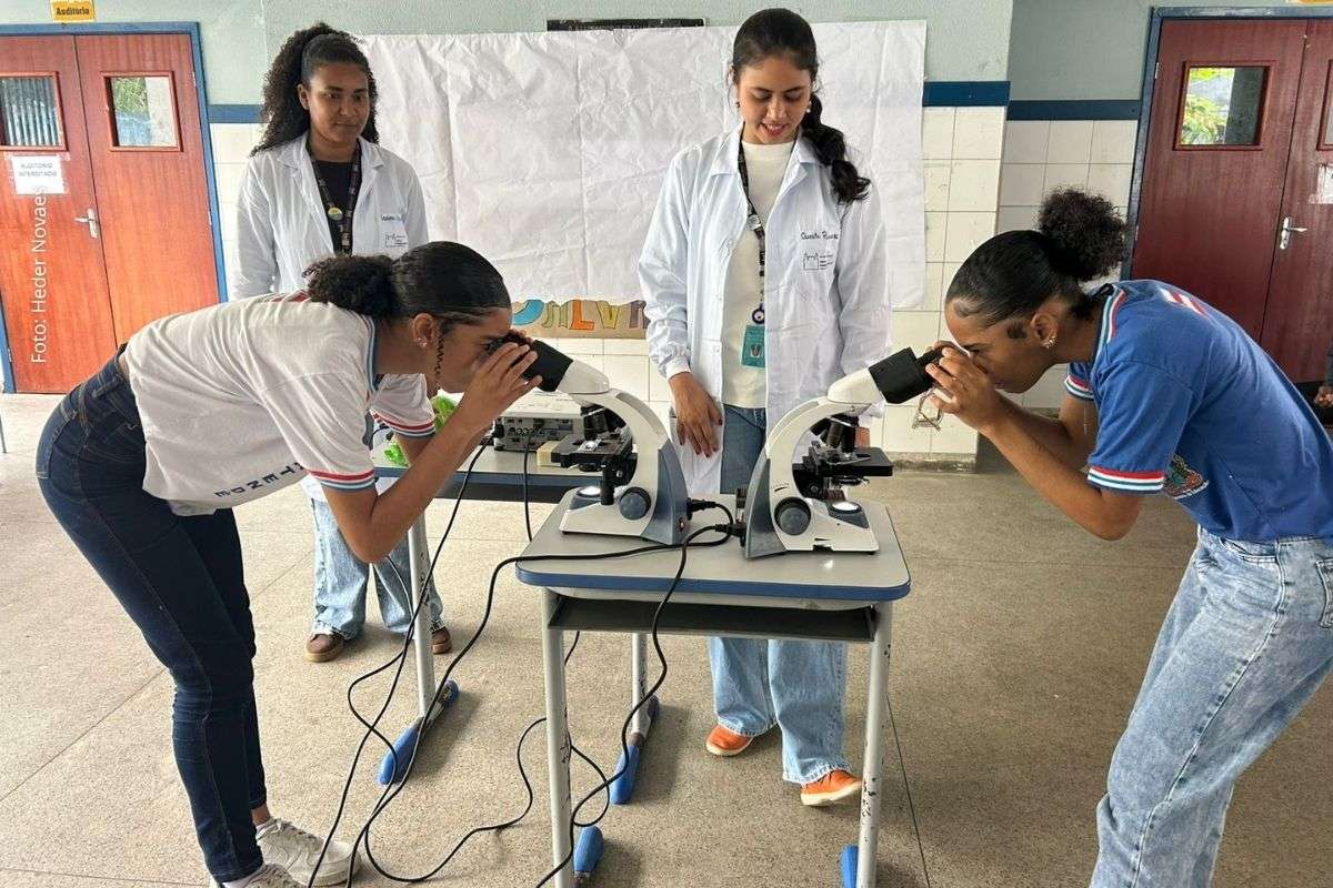 Programação no Colégio Estadual Mestre Moa do Katendê reúne palestras, ações na horta escolar e mobilização pela imunização até quarta-feira (27/05/2026).