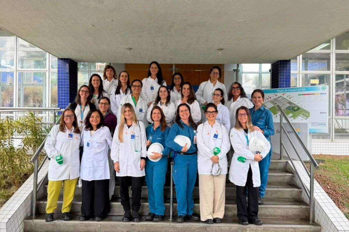 Encontro realizado no Polo Industrial de Camaçari reuniu integrantes do Comitê da Mulher na Indústria para conhecer processos produtivos, práticas de segurança e iniciativas voltadas à participação feminina na indústria petroquímica.