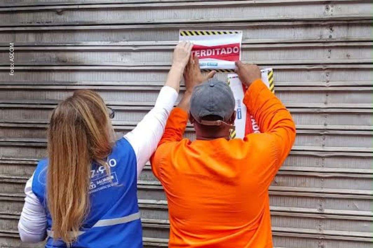Fiscalização identificou estabelecimentos sem alvará de funcionamento em diferentes bairros da capital baiana e contou com atuação conjunta de órgãos municipais e estaduais.