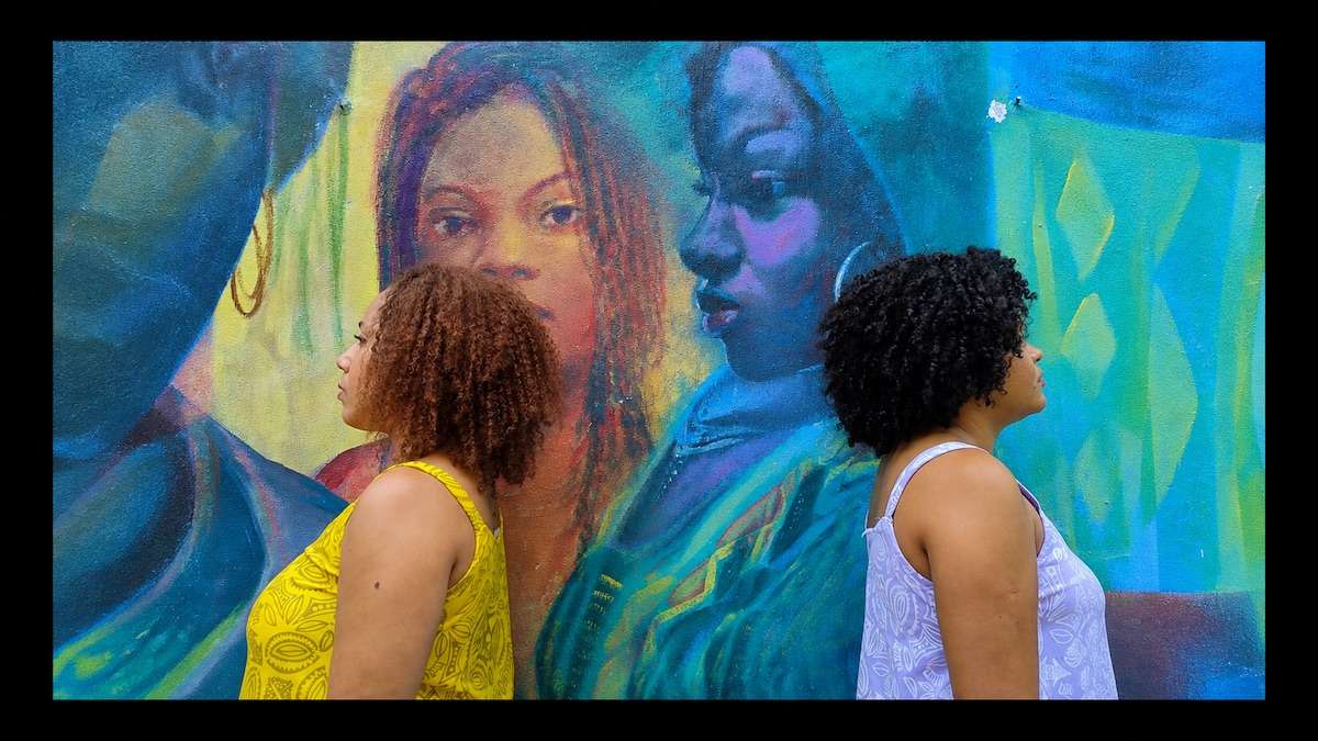 O Festival Contemporâneos será realizado de 03 a 05 de setembro de 2026 no Teatro Gamboa, em Salvador, com apresentações de Dja Luz, Bruna Barreto, Tiri, Sofia Pitta, Felipe Barros e Jota Pê Rocha. A programação inclui música autoral, CineGamboa, PapoGamboa e exposição de Rita Rocha. Antes do festival, o espetáculo “Mulheridade” abre a agenda em 02 de setembro, com apresentações presencial e virtual.