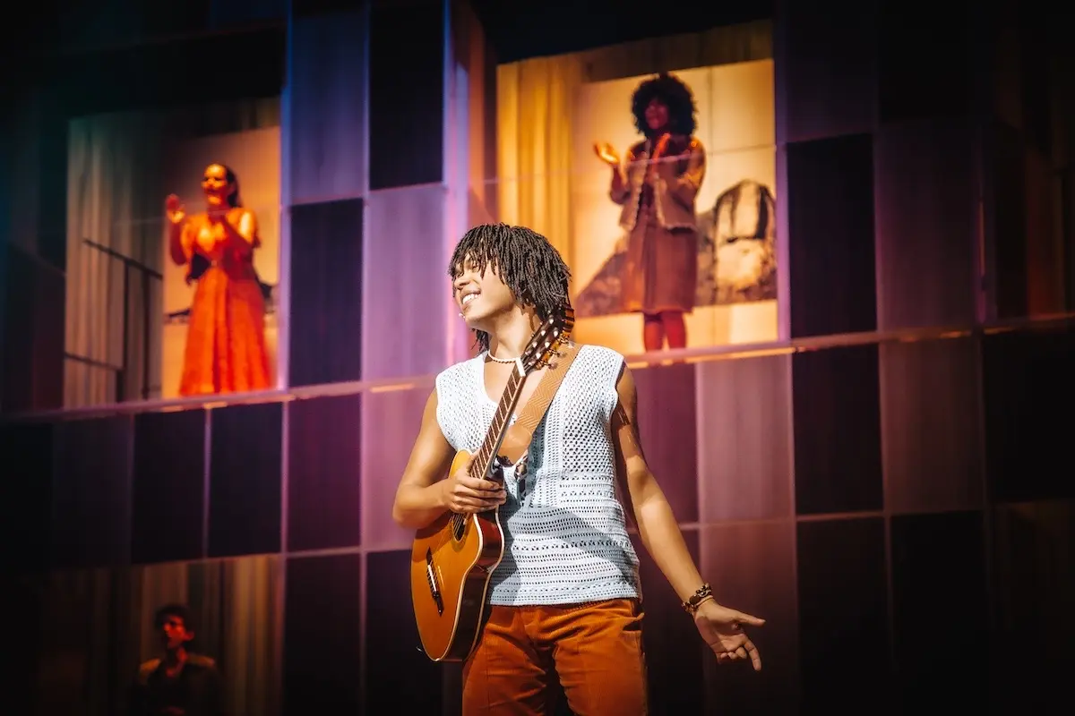 O espetáculo “Djavan – O Musical: Vidas pra Contar” chega a Salvador com oito indicações ao Prêmio Bibi Ferreira e apresentações no TCA