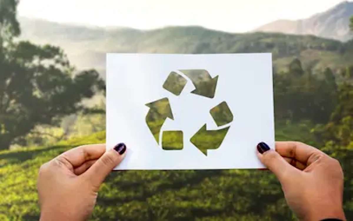 O Brasil apresentou na OMC, em Genebra, experiências de economia circular associadas a logística reversa, tecnologia, financiamento e reaproveitamento de resíduos. O painel da ApexBrasil reuniu representantes de empresas e organizações para discutir competitividade, inovação, inclusão e comércio internacional. Entre os exemplos esteve o programa da Havaianas, que recolheu quase 1 milhão de pares de chinelos. O debate também destacou mecanismos financeiros e oportunidades para empresas brasileiras no mercado internacional.